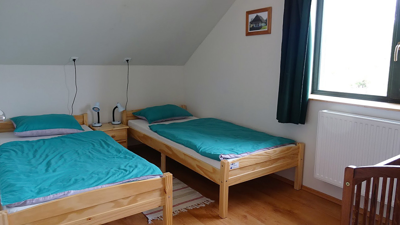 A szobák 2-3-4 ágyasak, de ezt már mondtuk.